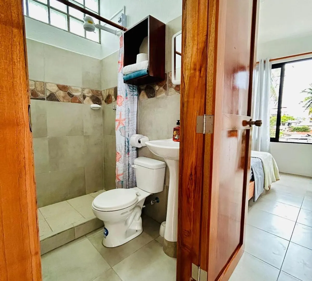 Apartment With Balcony And Access To Terrace Puerto Ayora